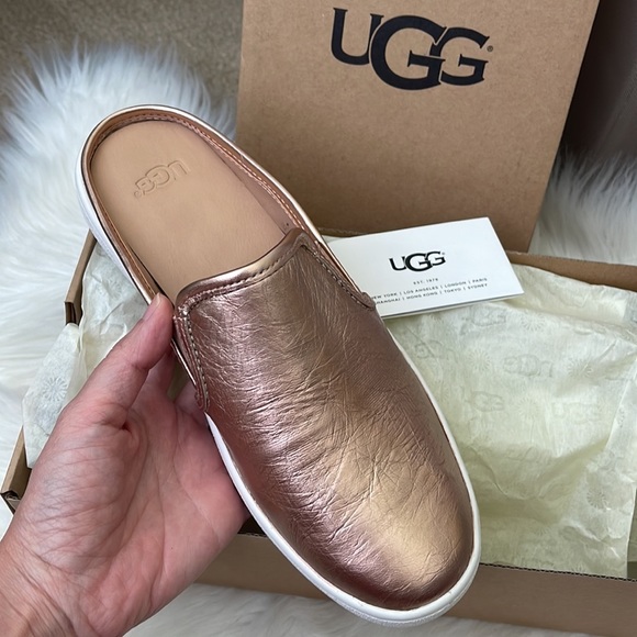 Ugg Women Shoes - Picture 2 of 5